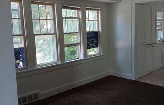 2 beds, 1 bath, $895