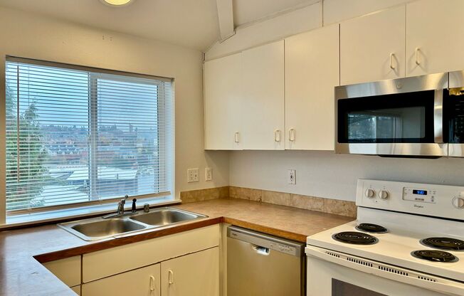 3 beds, 2 baths, 1,100 sqft, $3,495, Unit Unit D