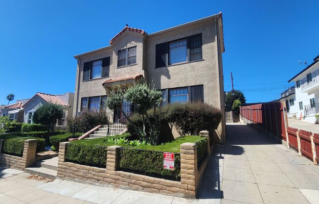 3818-3824 1/2 Arizona Street