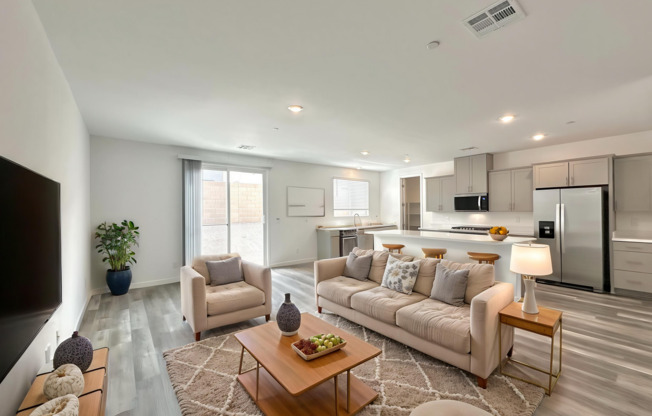 5 beds, 3 baths, $2,795