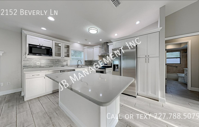 2152 BEVERLY LN