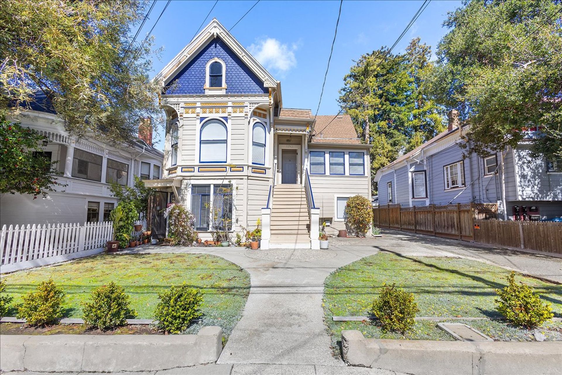 2241 San Jose Ave #D - 1 bedroom | 1 bath | Upper unit