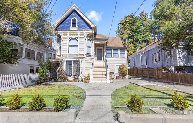 2241 San Jose Ave #D - 1 bedroom | 1 bath | Upper unit