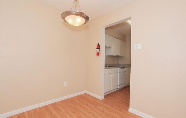 1 bed, 1 bath, 575 sqft, $902