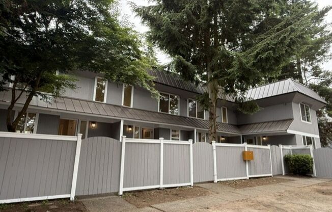 7900 Edmonds 4-Plex