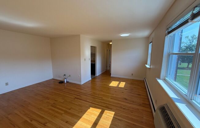 1 bed, 1 bath, 454 sqft, $1,275, Unit D-32