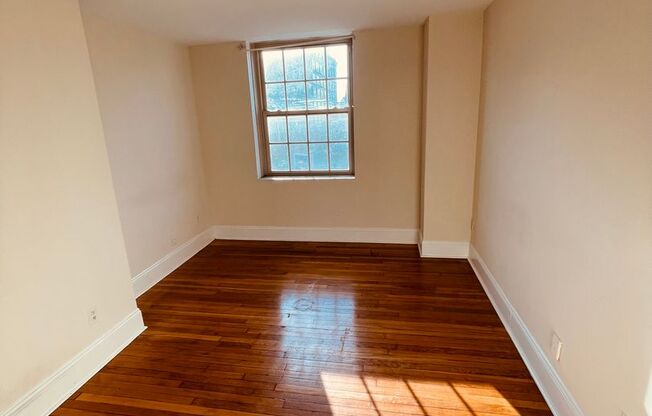 1 bed, 1 bath, $1,350