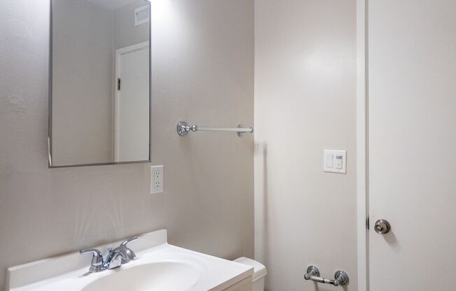 2 beds, 1 bath, $2,725, Unit #11