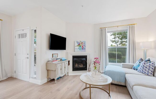 2 beds, 2 baths, $2,400