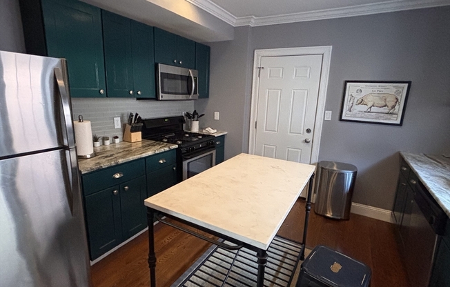 3 beds, 1 bath, 1,250 sqft, $3,200, Unit 2