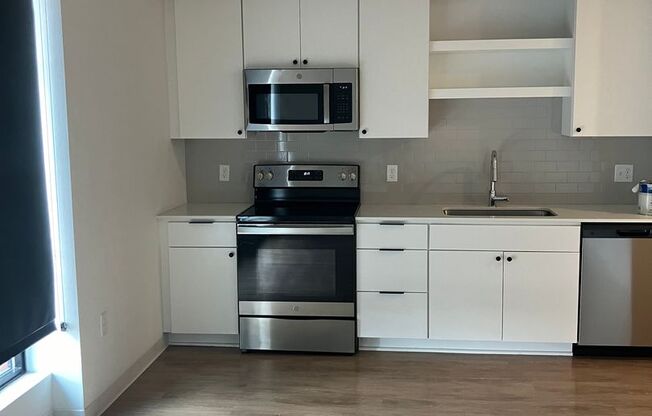 1 bed, 1 bath, 745 sqft, $1,300, Unit 101