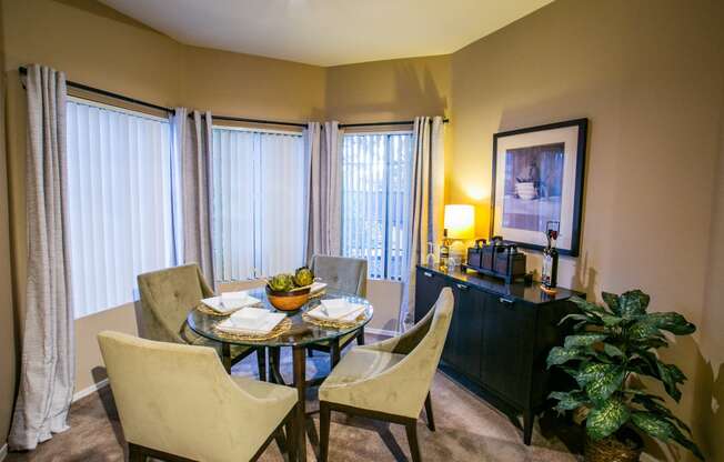 Tanque Verde Apartments Near Me with Separate Dining Area