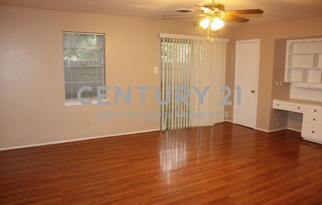 Charming 2/1/1 Duplex in DeSoto ISD For Rent!