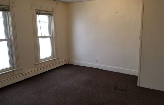 1 bed, 1 bath, $700, Unit Apt 9