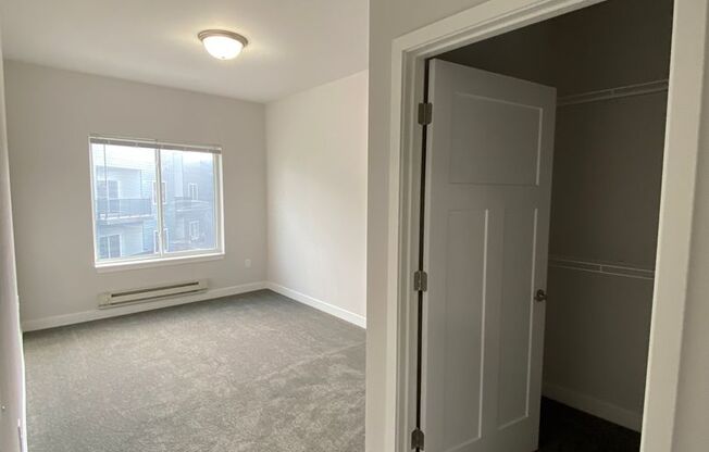 3 beds, 3.5 baths, 2,358 sqft, $3,200, Unit 4888-334