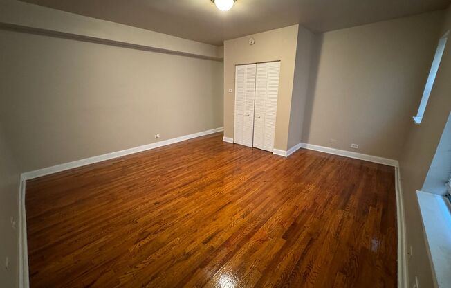 3 beds, 1 bath, $1,300, Unit 4834 #103