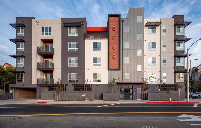 2 beds, 2 baths, 1,305 sqft, $3,418, Unit 204