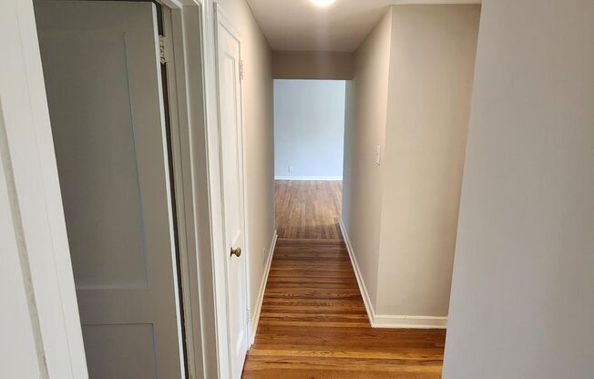 2 beds, 1 bath, 897 sqft, $2,265, Unit A-05