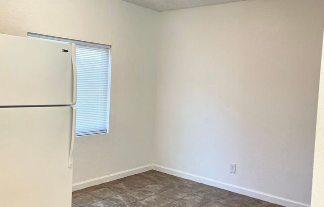 2 beds, 1 bath, 1,100 sqft, $1,187, Unit 4