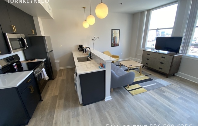 76 W Adams Ave