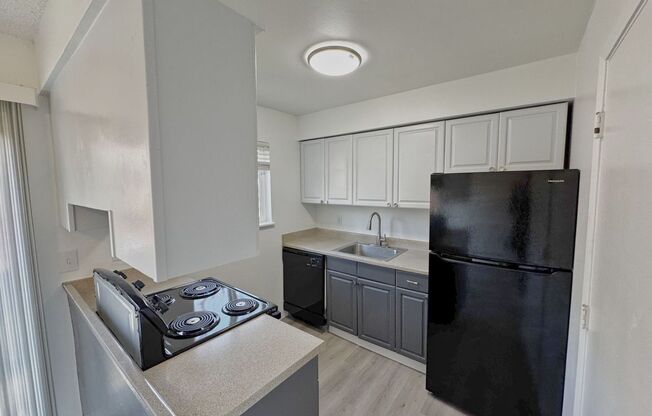 2 beds, 1 bath, 890 sqft, $1,595, Unit 14