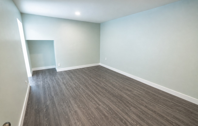 2 beds, 1 bath, 915 sqft, $2,098, Unit 303