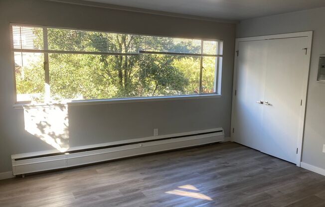 2 beds, 1 bath, 800 sqft, $2,095, Unit 325