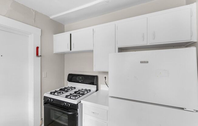 1 bed, 1 bath, 700 sqft, $885, Unit 12