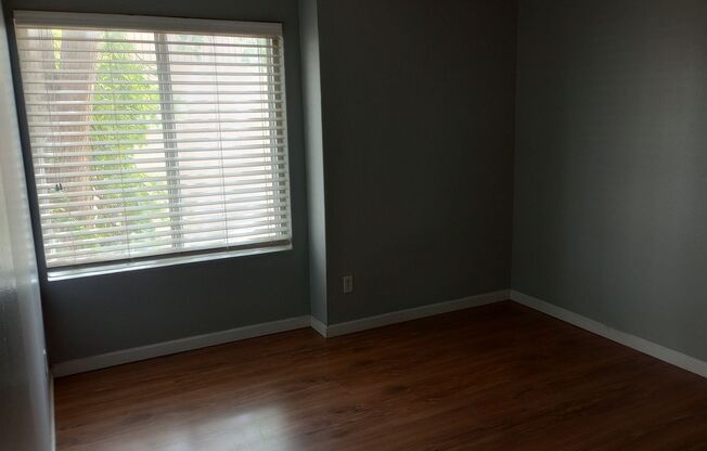 Cherry Creek Schools, 2 bed, 1 bath, 900 sf condo $1200
