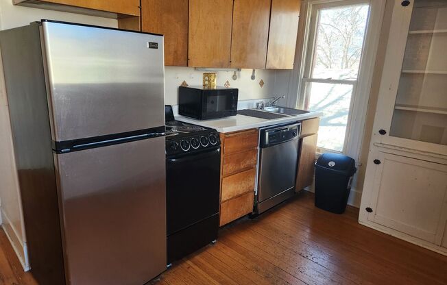 1 bed, 1 bath, 700 sqft, $1,050, Unit 716 EB 2
