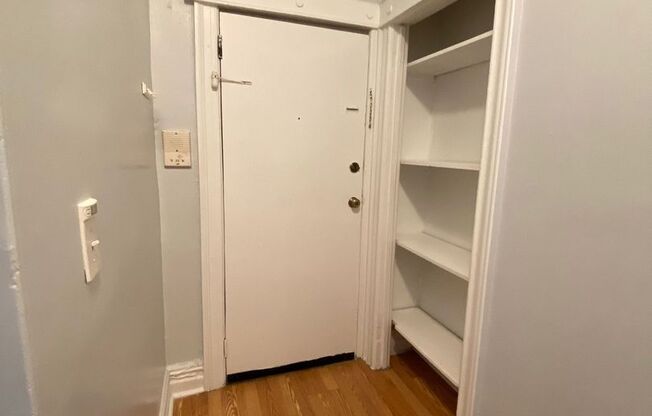 1 bed, 1 bath, $1,600, Unit 14