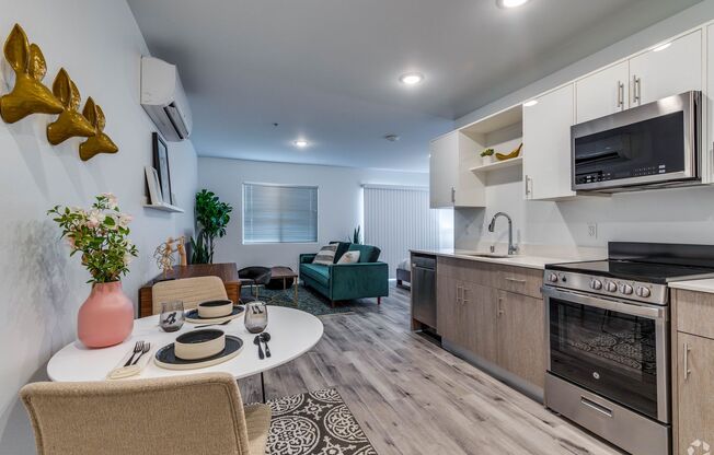 Studio, 1 bath, 480 sqft, $1,299, Unit 502