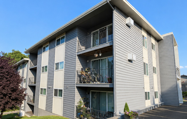 2 beds, 1 bath, $1,150, Unit B
