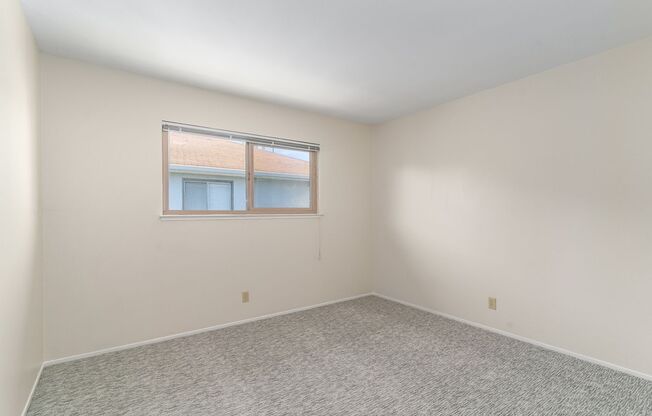 2 beds, 1 bath, $2,350, Unit 1576-E