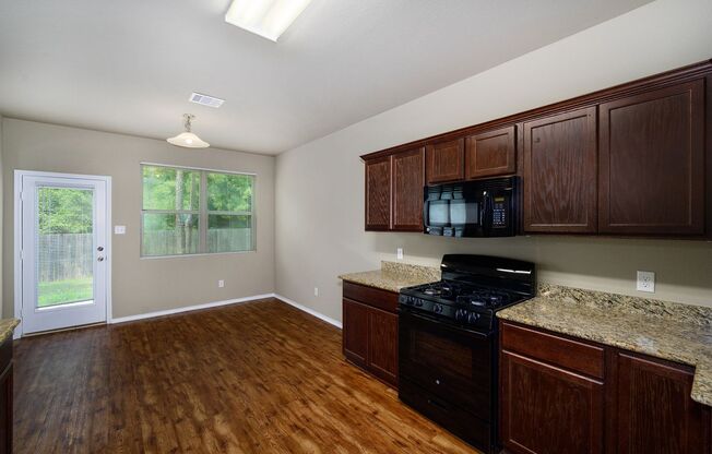 READY FOR MOVE IN!!  3 bed/2.5 bath - 2 story in Conroe