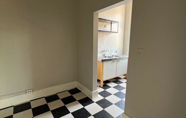 222 W Magnolia
