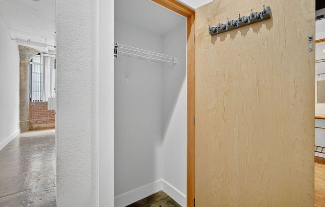 Studio, 1 bath, 610 sqft, $1,050, Unit 112-408