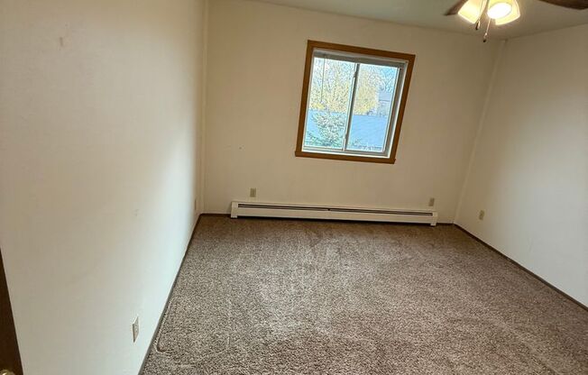 1 bed, 1 bath, 600 sqft, $620, Unit 2526-28