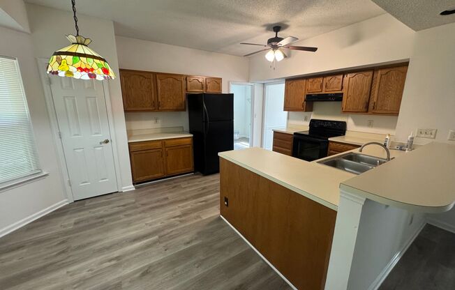 1715 GOLDEN HTS CT