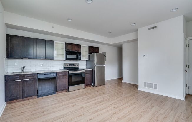 Newly Renovated Temple Apartments