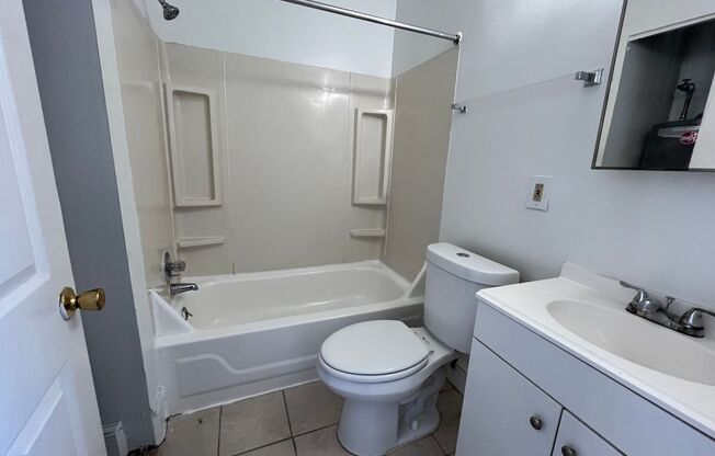 Studio, 1 bath, 400 sqft, $1,000, Unit 112 Apt. 4