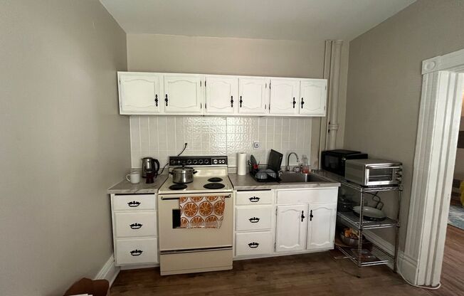 1 bed, 1 bath, $675, Unit Unit B