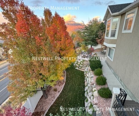 481 E LANA CT
