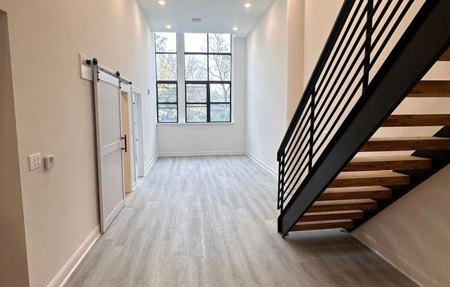3 beds, 2 baths, 1,292 sqft, $2,045, Unit Unit 315 (Loft)