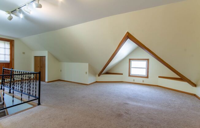 2 beds, 1 bath, $1,000, Unit Unit 4