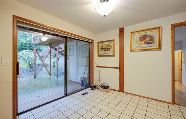 3 beds, 2.5 baths, $3,700