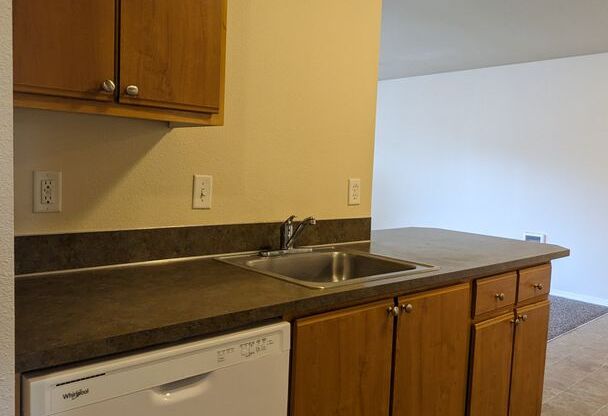 3 beds, 2 baths, 1,180 sqft, $1,695, Unit B303