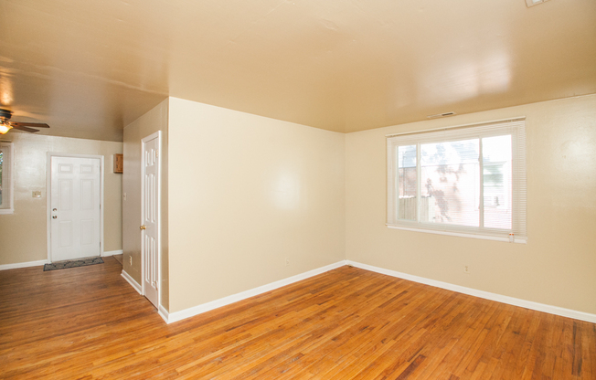 3 beds, 1 bath, $1,700