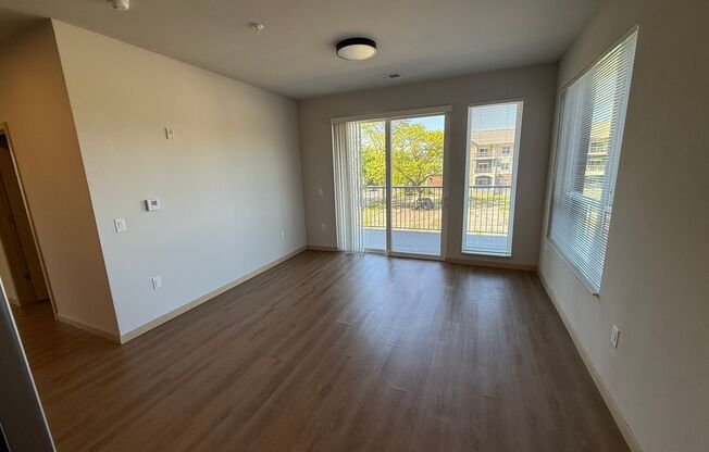 2 beds, 1 bath, 929 sqft, $1,975, Unit #214