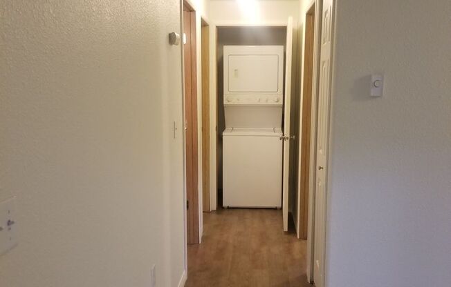 2 beds, 1 bath, 750 sqft, $1,375, Unit Bluff-7